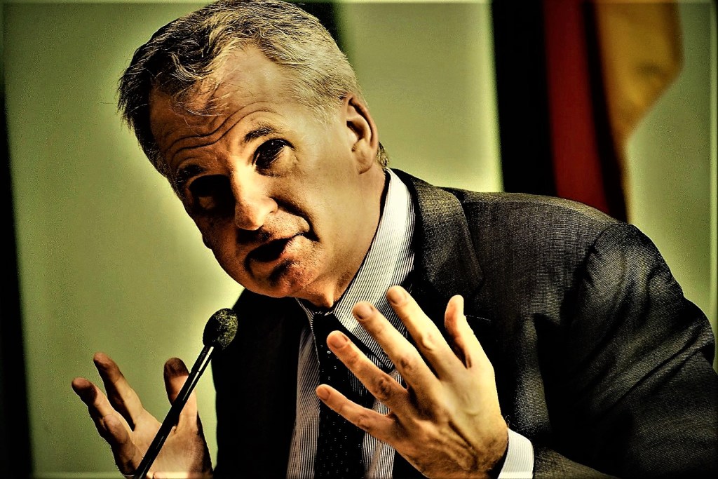 Phenomenology of the contemporary western intellectual